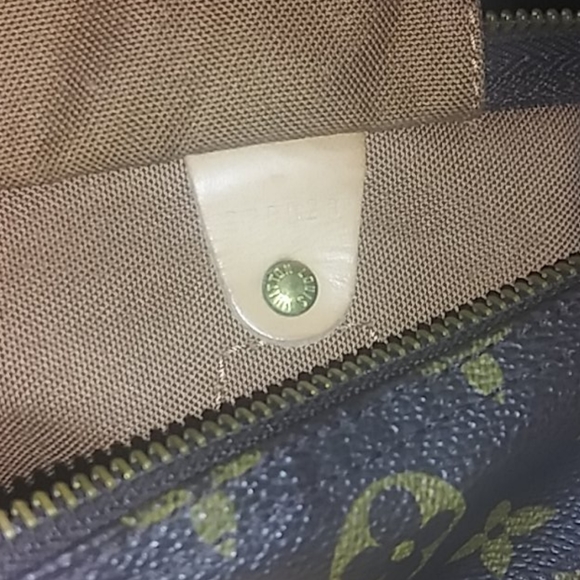 Small Louis Vuitton - Picture 4 of 4